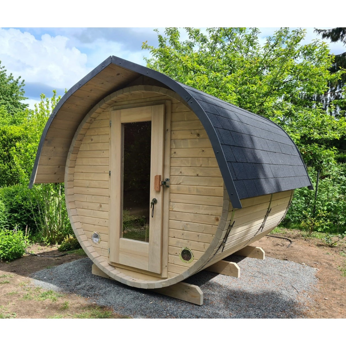 Dachverlängerung um eine Dachschindel, Fass-Sauna