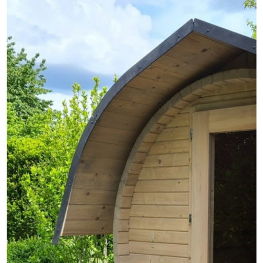 Dachverlängerung um eine Dachschindel, Fass-Sauna